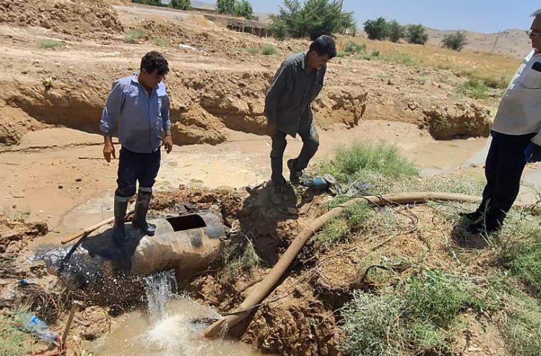 عملیات تعمیر شکستگی لوله خط انتقال اب شهرستان گچساران عملیات تعمیر شکستگی لوله خط انتقال اب شهرستان گچساران