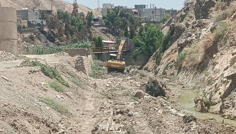 عملیات اجرایی کانال هدایت آبهای سطحی ضلع جنوبی محله سادات آغاز گردید عملیات اجرایی کانال هدایت آبهای سطحی ضلع جنوبی محله سادات آغاز گردید
