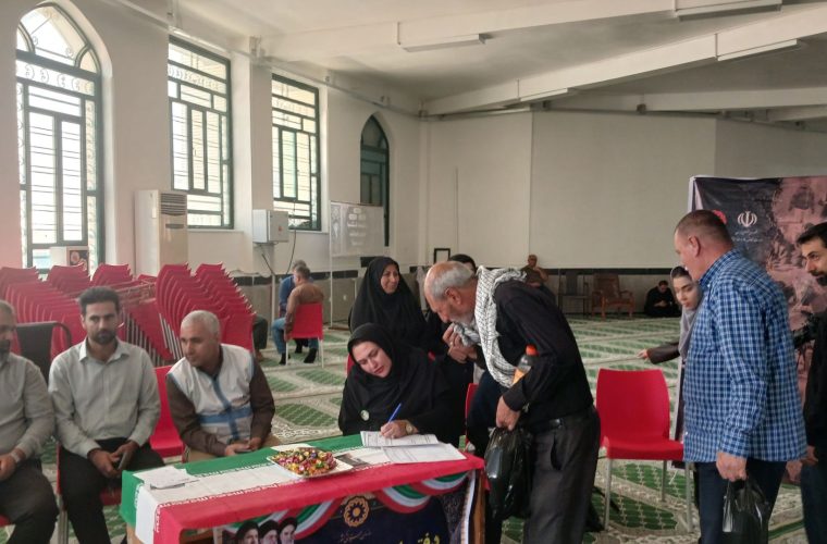 به مناسبت هفته بهزیستی؛ برپایی میز خدمت اداره بهزیستی گچساران در مصلی شهر برای پاسخگویی به مراجعین